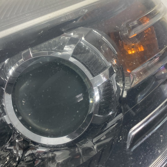 Mercedes Benz C Class Headlight 2008 2009 2010 2011 Driver Left Side (Used) - Picture 13 of 14